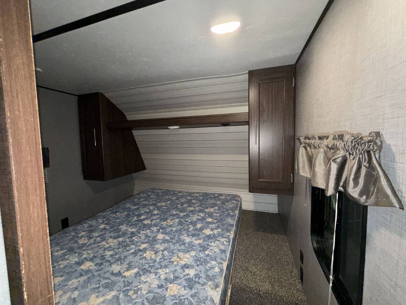 A photo of this 2019 Crossroads ZINGER 248RR