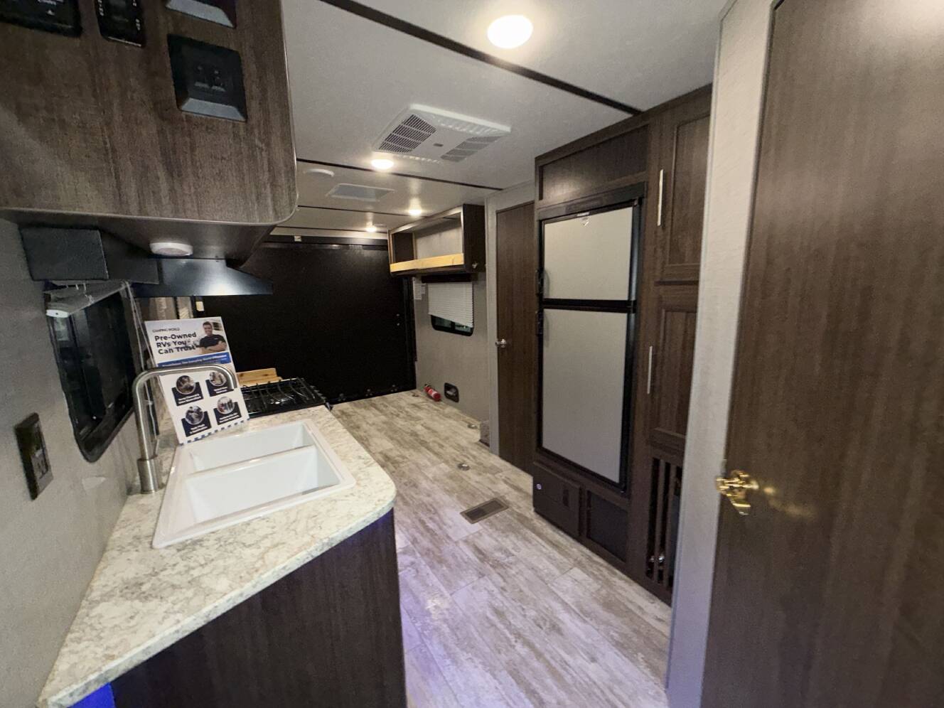 A photo of this 2019 Crossroads ZINGER 248RR