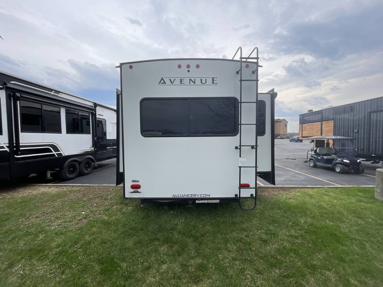 A photo of this 2022 Alliance AVENUE 32RLS