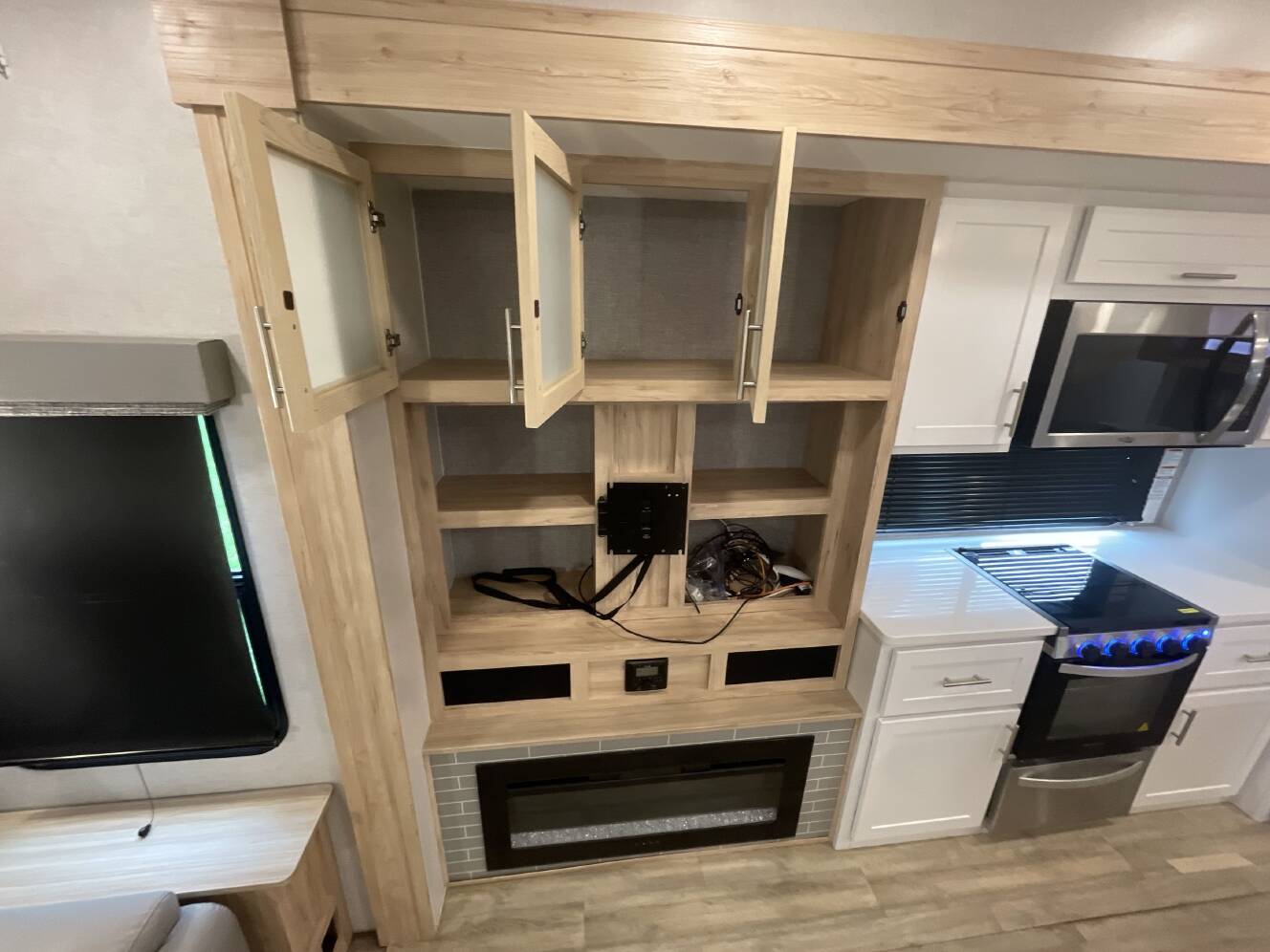 A photo of this 2022 Alliance AVENUE 32RLS