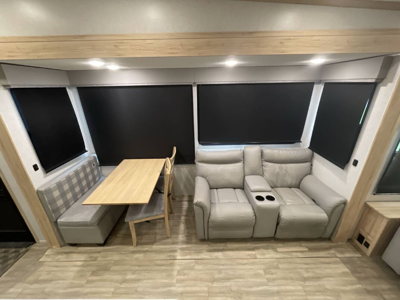 A photo of this 2022 Alliance AVENUE 32RLS