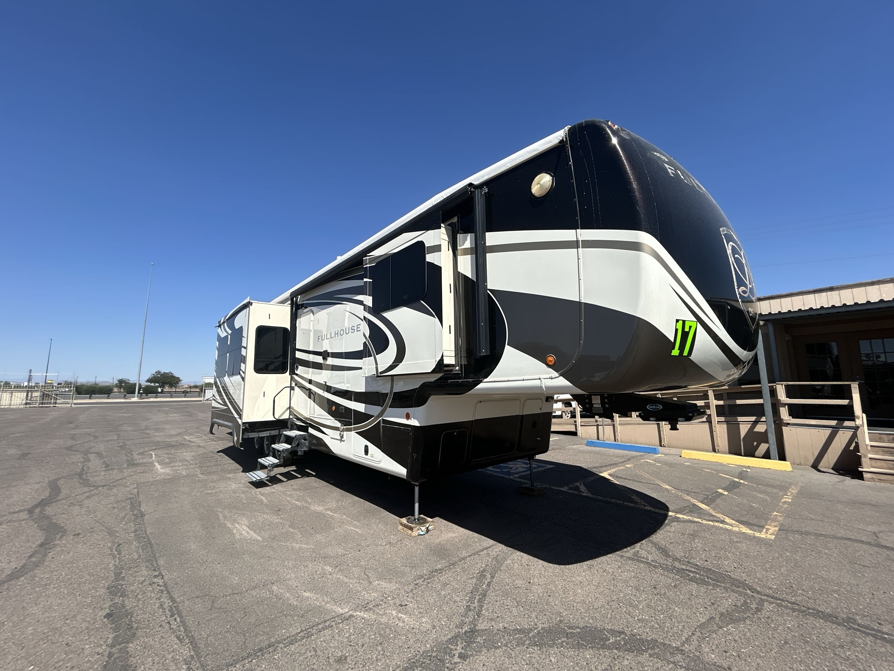 2017 DRV LUXURY SUITES FULL HOUSE LX455 in el mirage AZ
