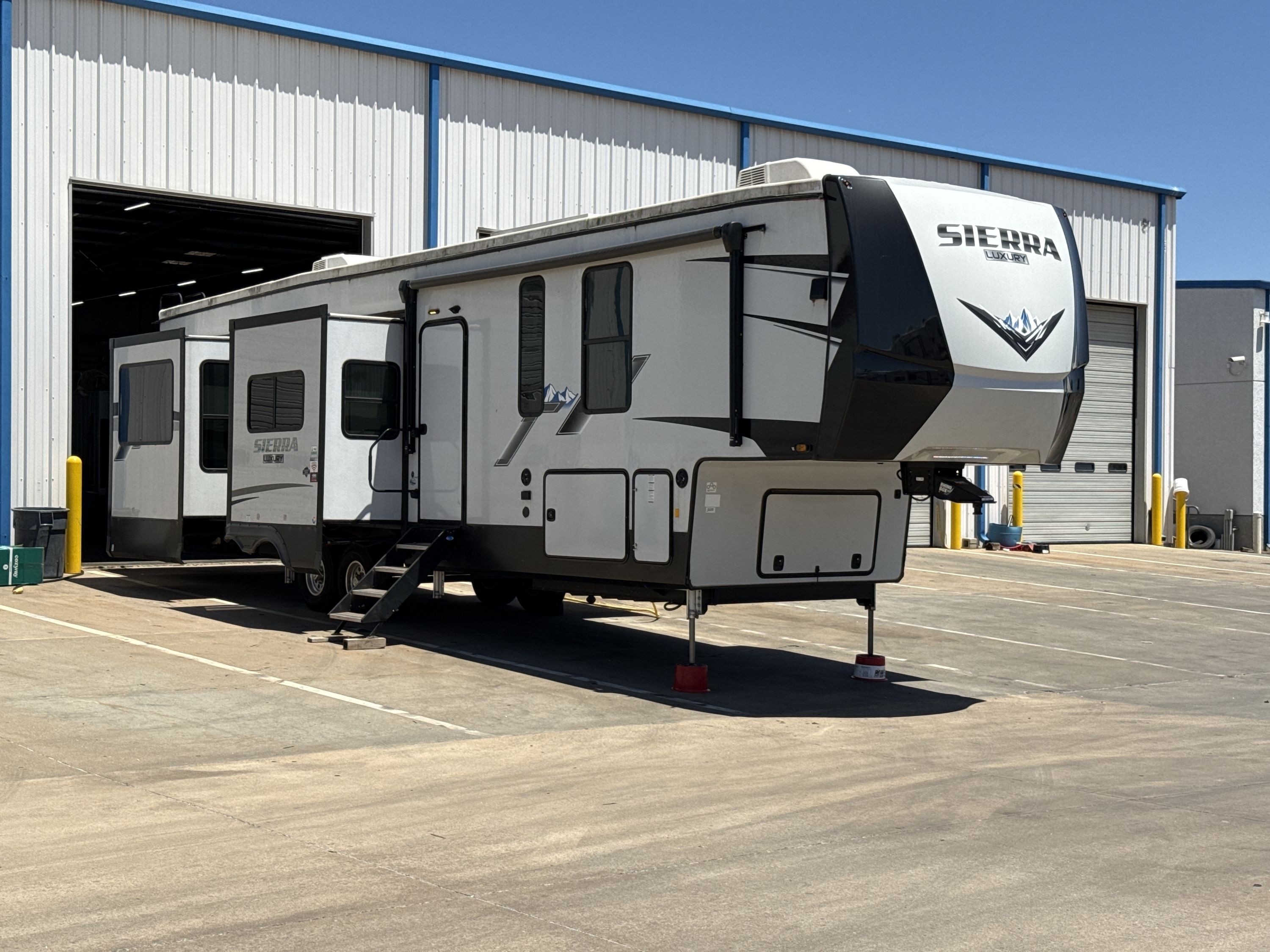 2022 Forest River SIERRA LUXURY 39BARK RV