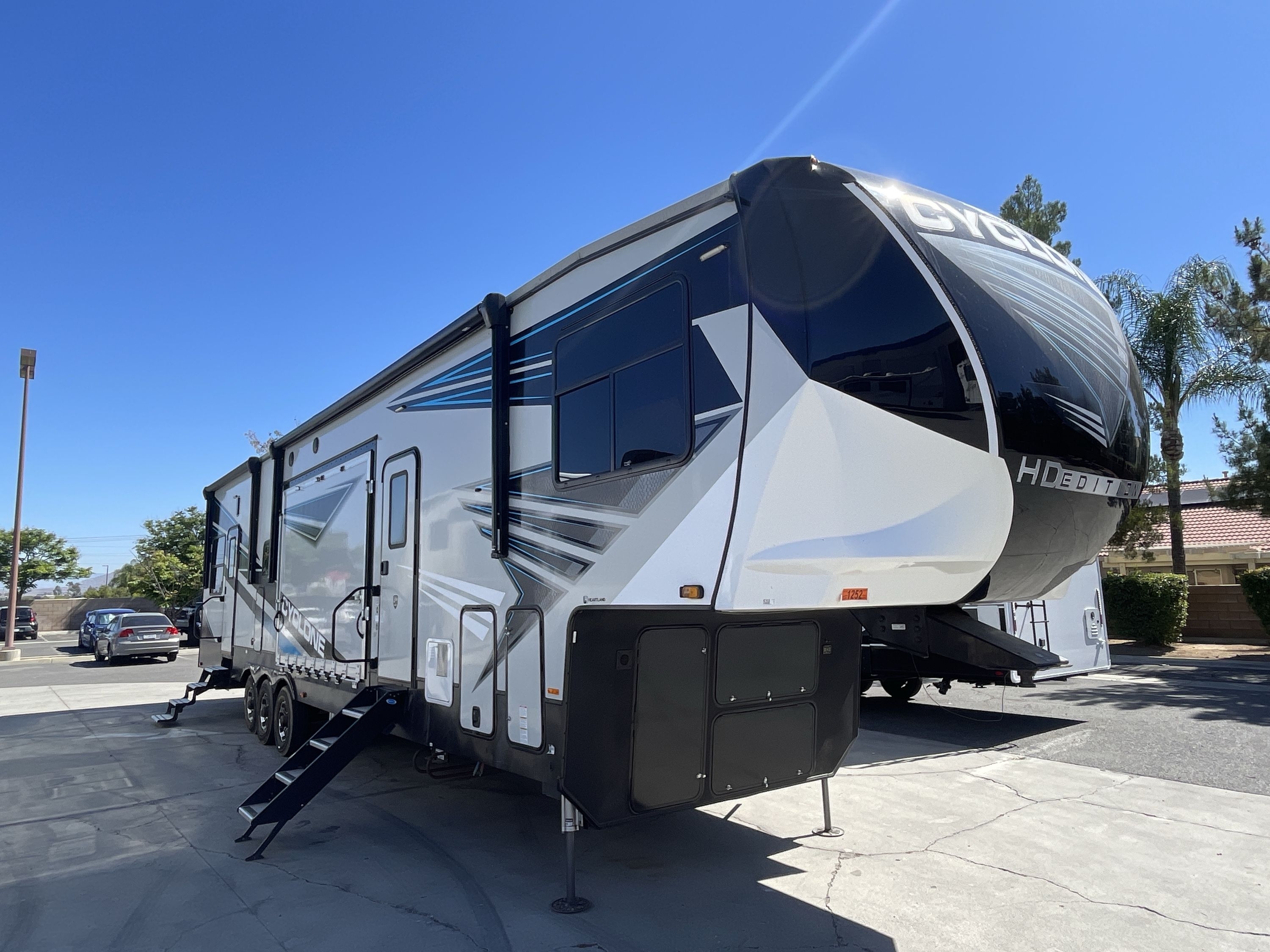 2021 Heartland CYCLONE 4270 in menifee CA