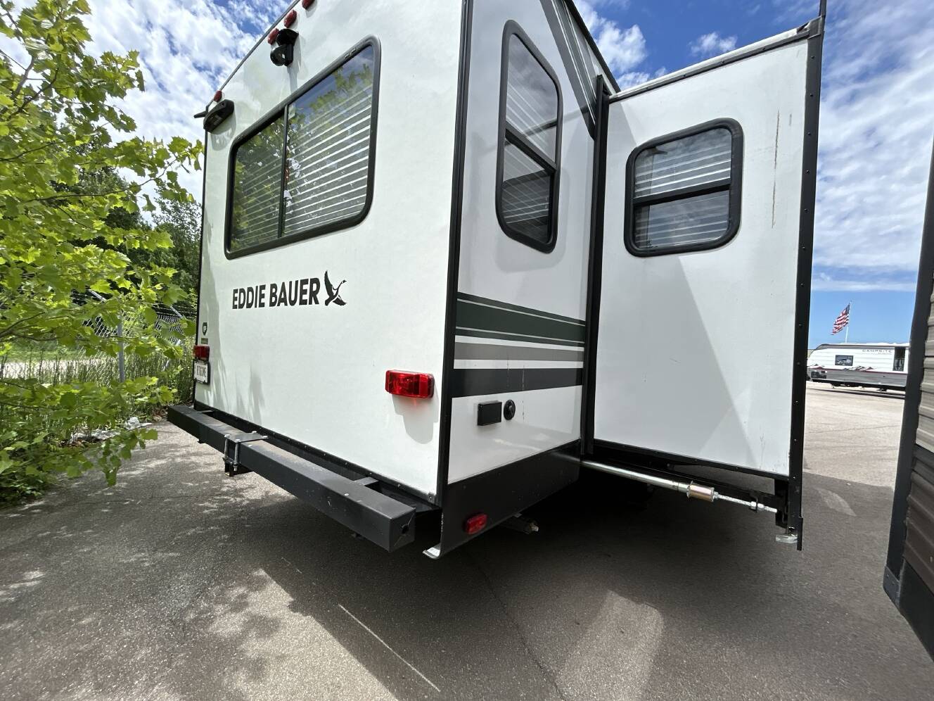 A photo of this 2025 Heartland EDDIE BAUER 2900RL-L