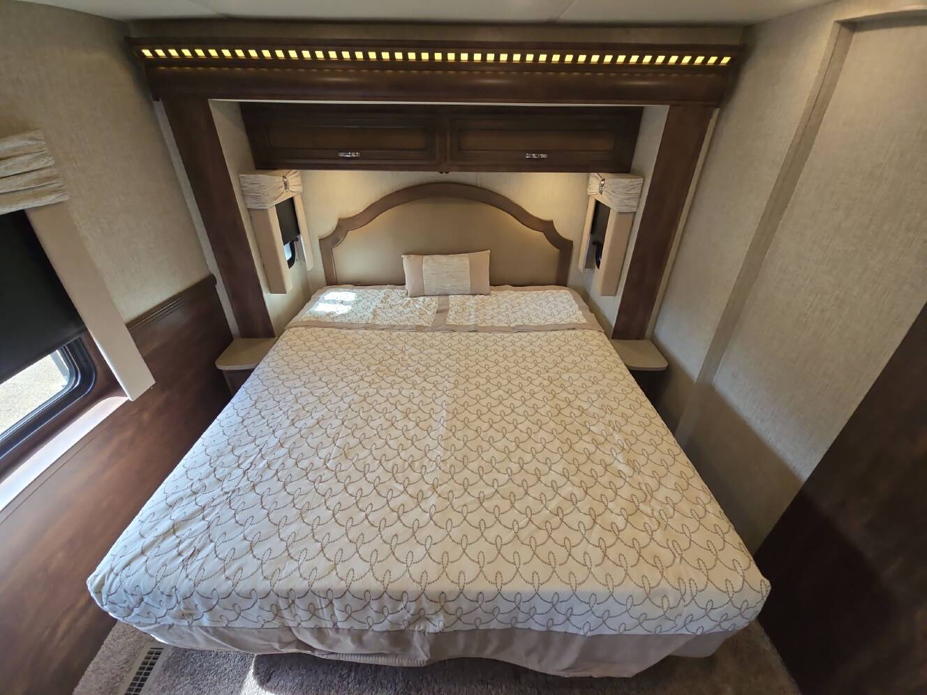 A photo of this 2020 Newmar BAY STAR 3626