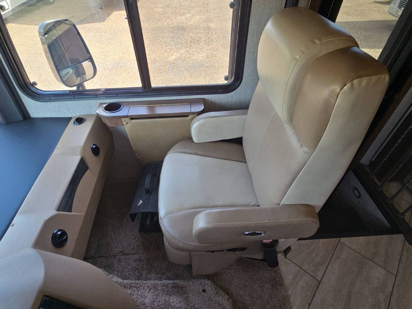 A photo of this 2020 Newmar BAY STAR 3626