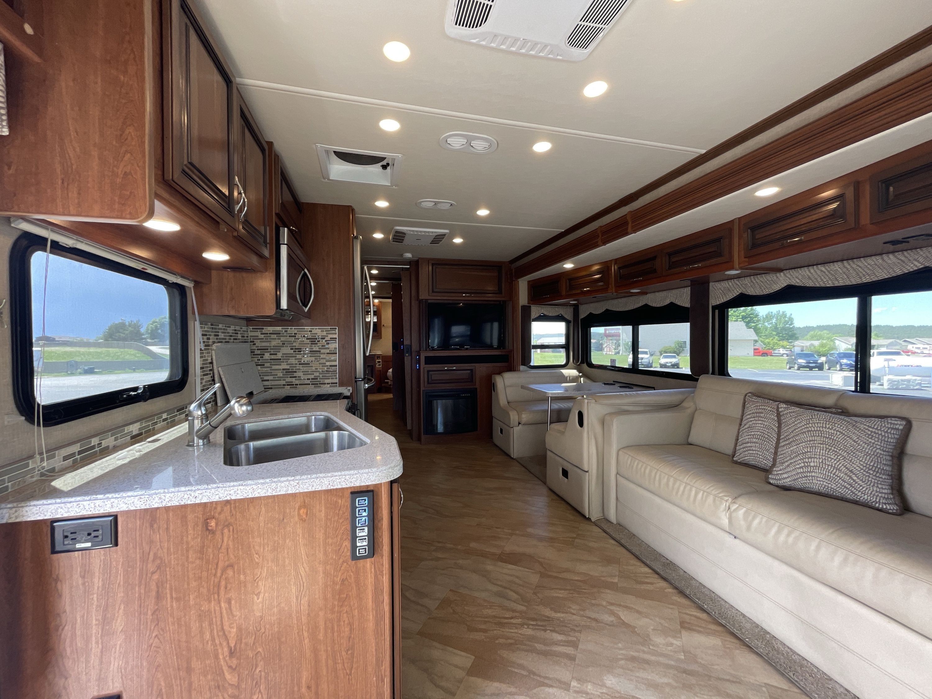 2017 Holiday Rambler VACATIONER XE 36F in summerset SD