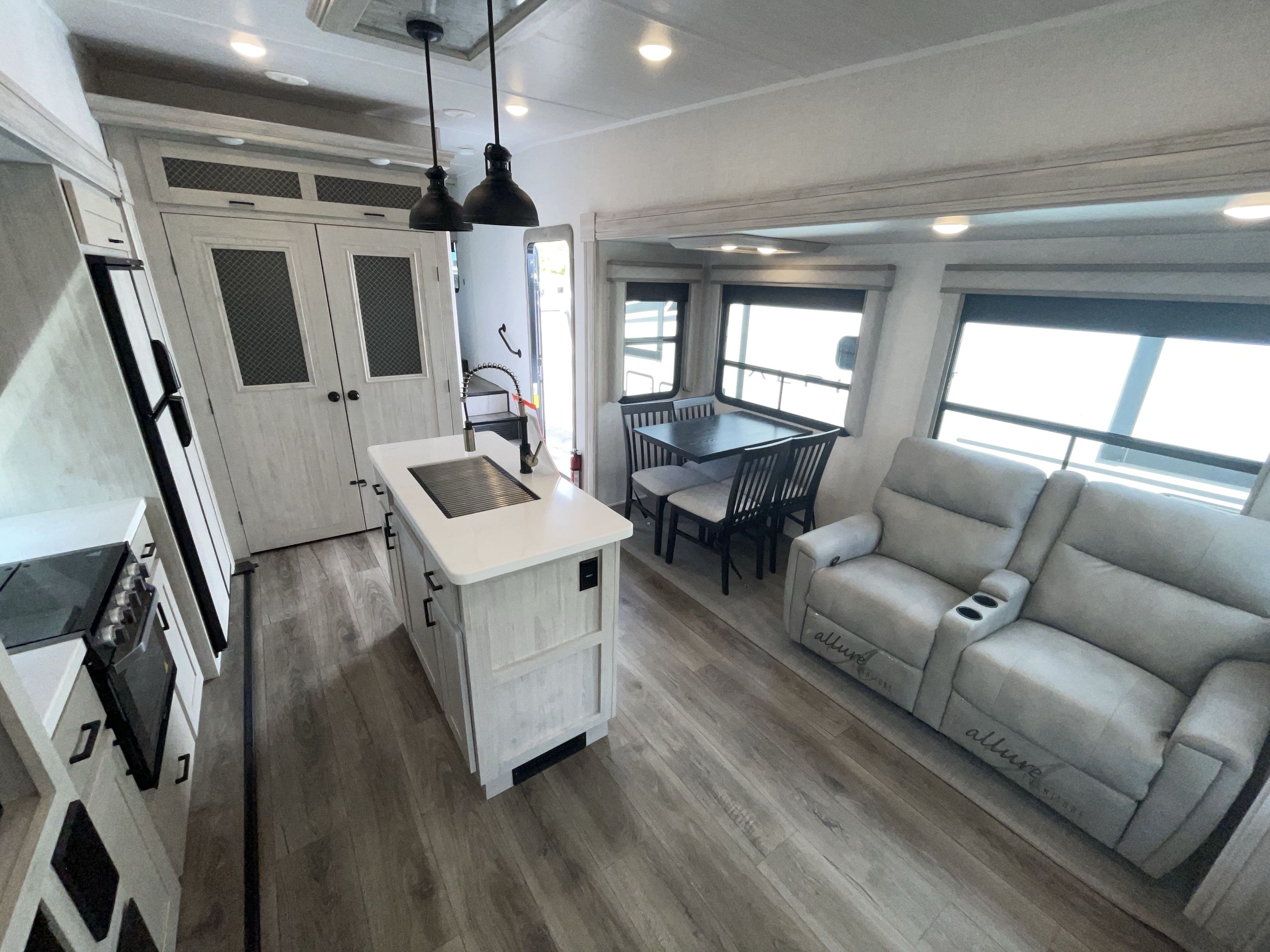2021 East To West TANDARA 285RL in hillsboro OR