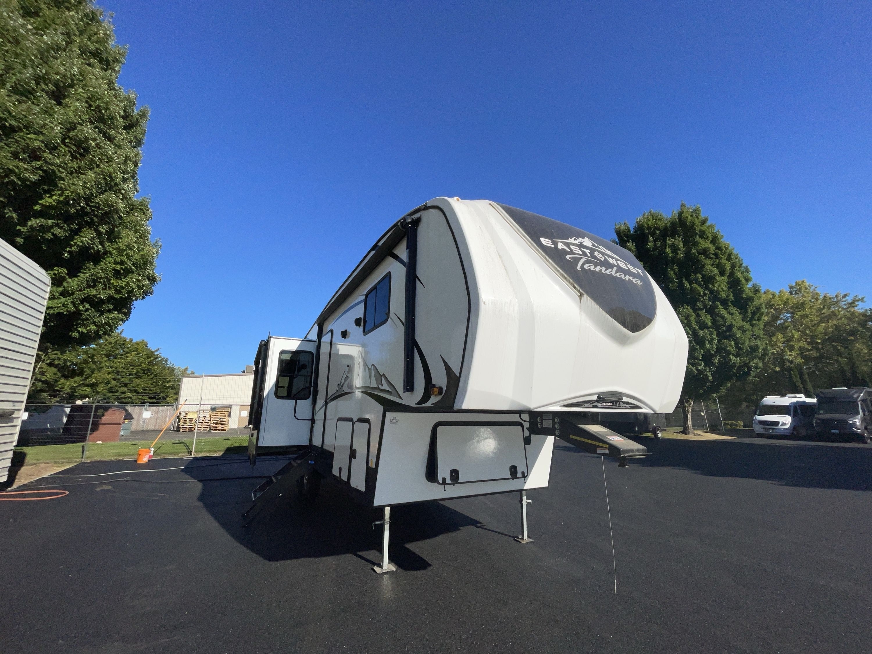 2021 East To West TANDARA 285RL in hillsboro OR