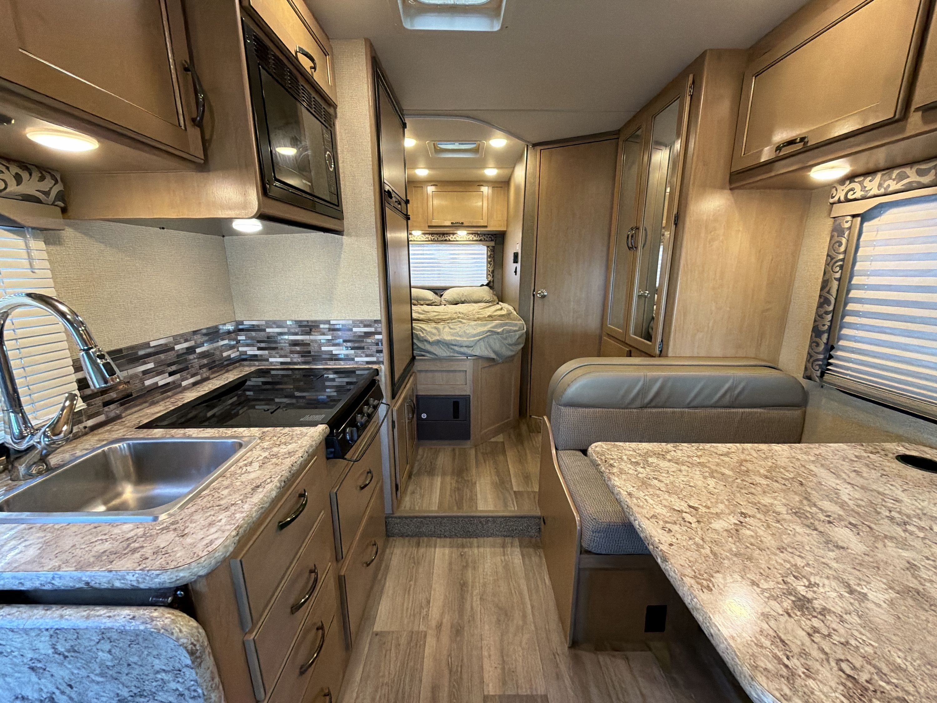 2018 Thor FOUR WINDS 22E in riverside CA