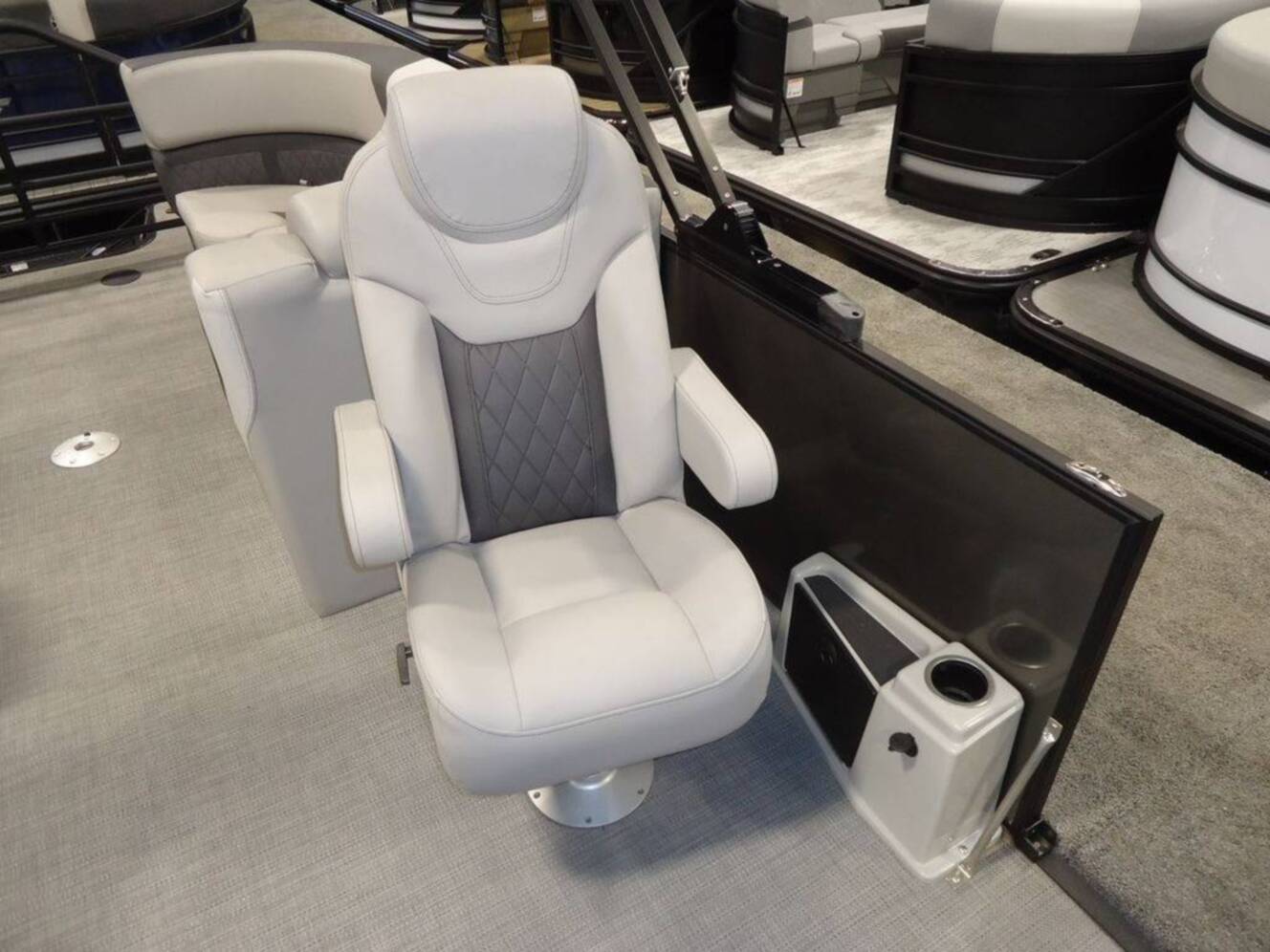 A photo of this 2026 Starcraft Marine SLS 3
