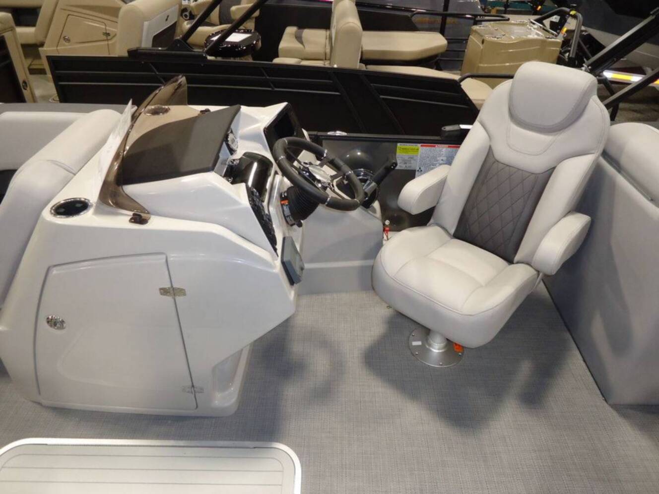 A photo of this 2026 Starcraft Marine SLS 3