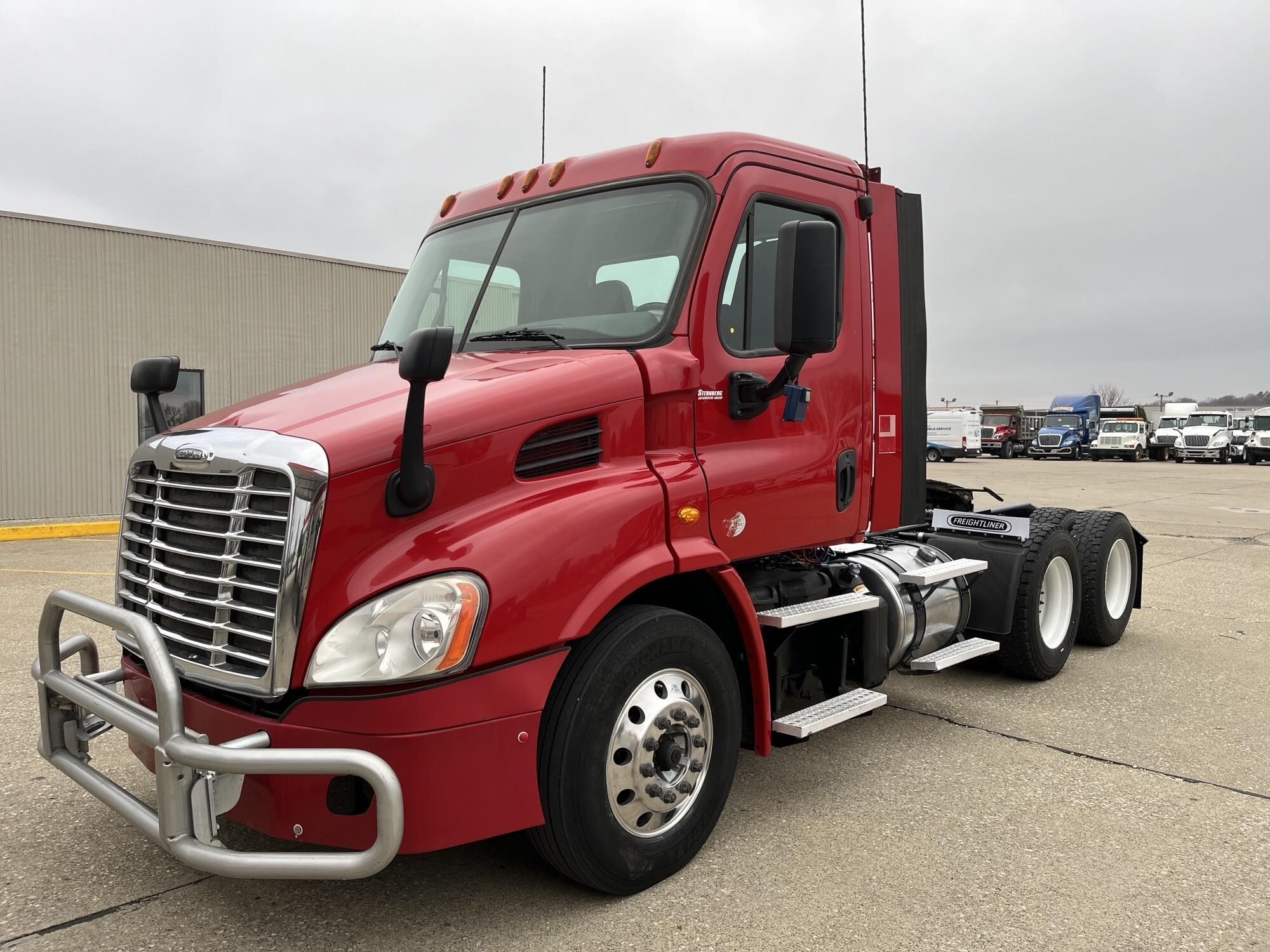 2015 FREIGHTLINER CASCADIA 113 in Jasper, IN