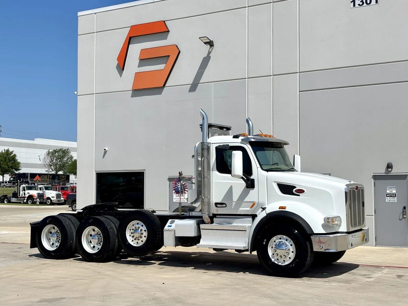 2019 PETERBILT 567 in Hutchins, TX