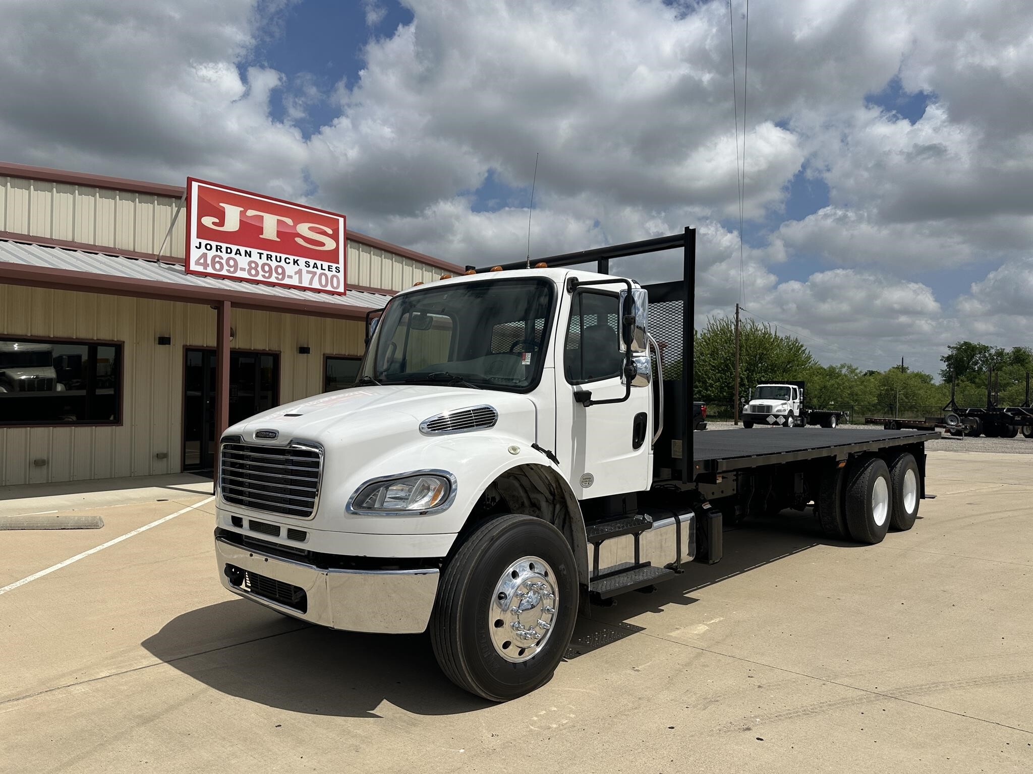 2015 FREIGHTLINER BUSINESS CLASS M2 106 in Rhome, TX