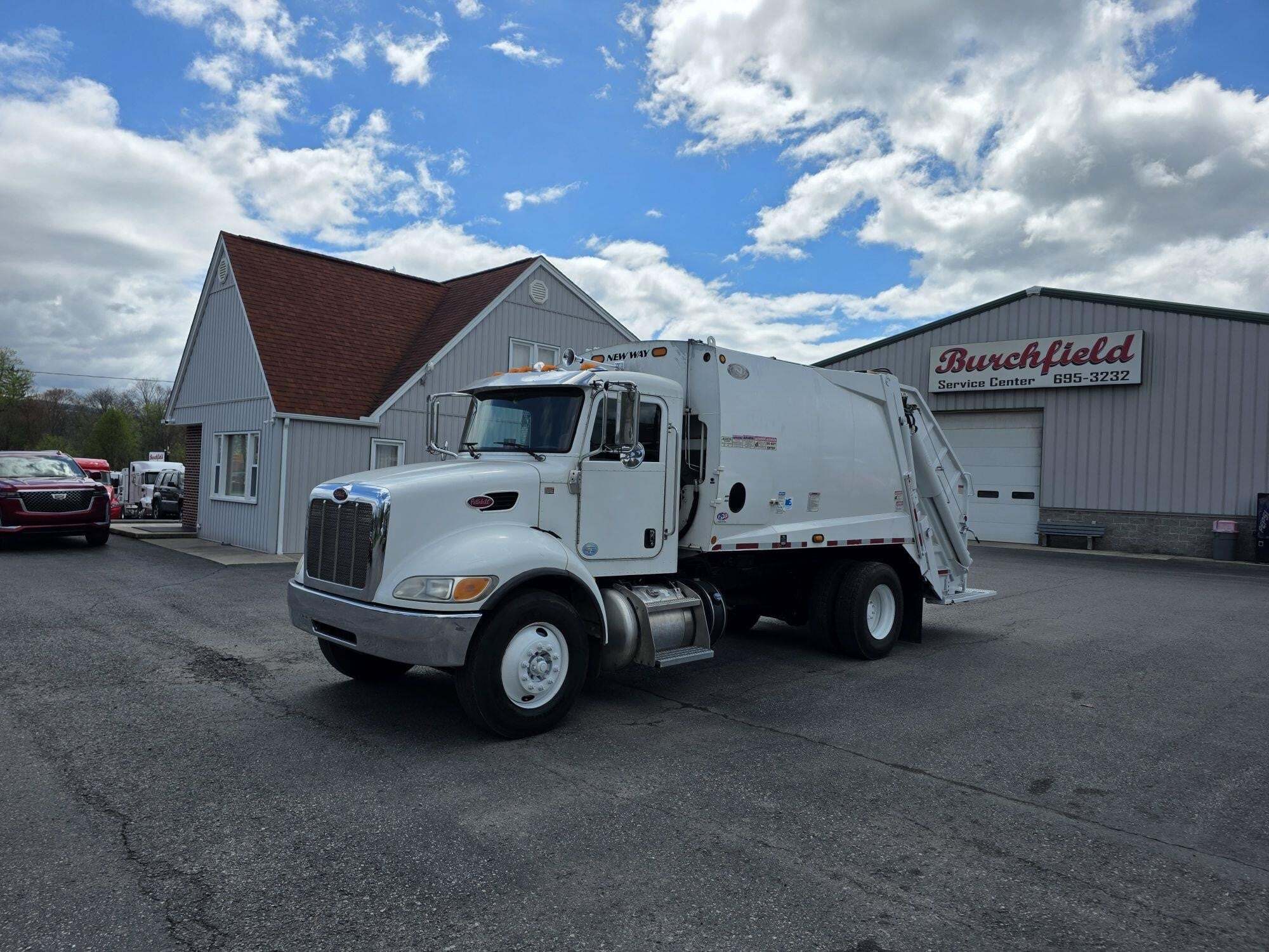 2014 PETERBILT 337 in Duncansville, PA