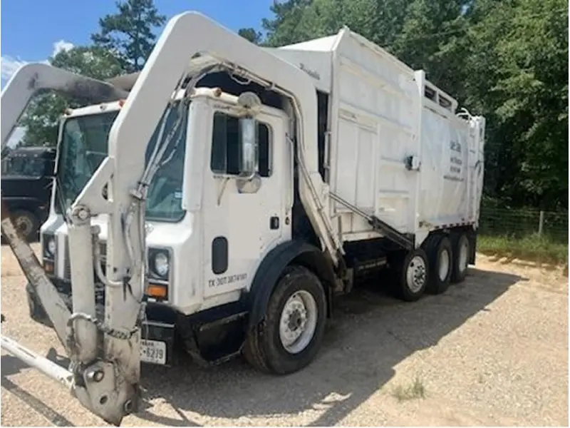 2003 MACK 600