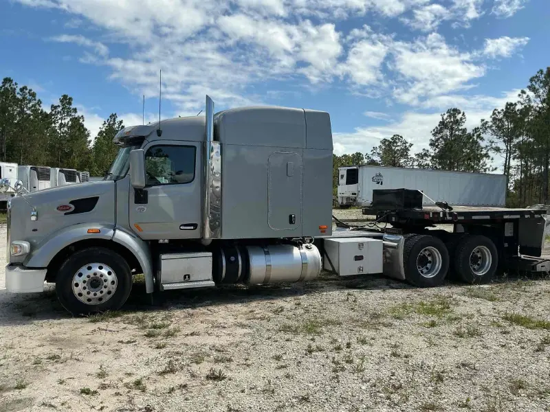 2021 PETERBILT 567