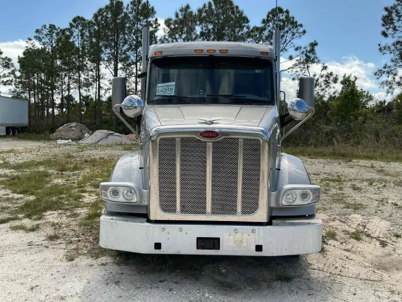 2021 PETERBILT 567