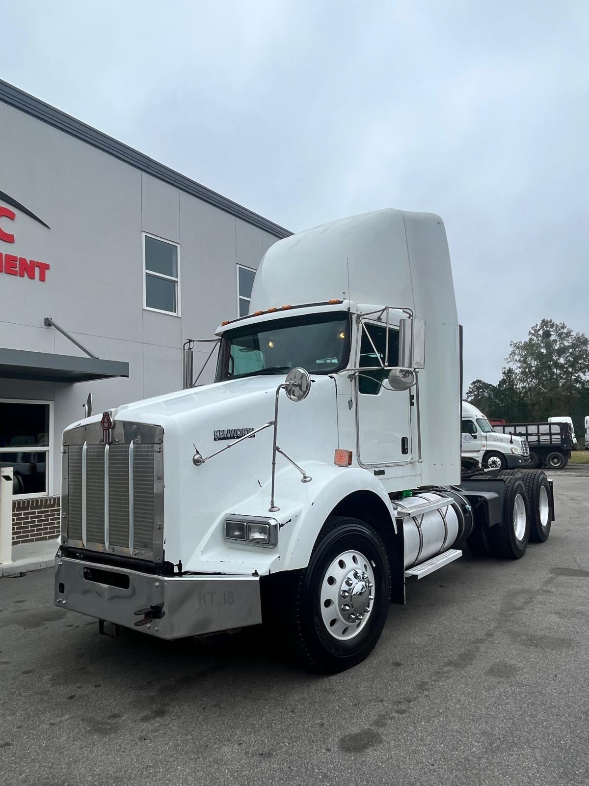 2013 KENWORTH T800 in Port Wentworth, GA