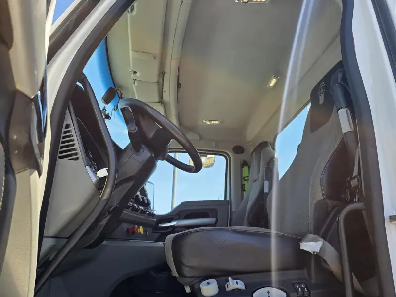 2022 KENWORTH T880