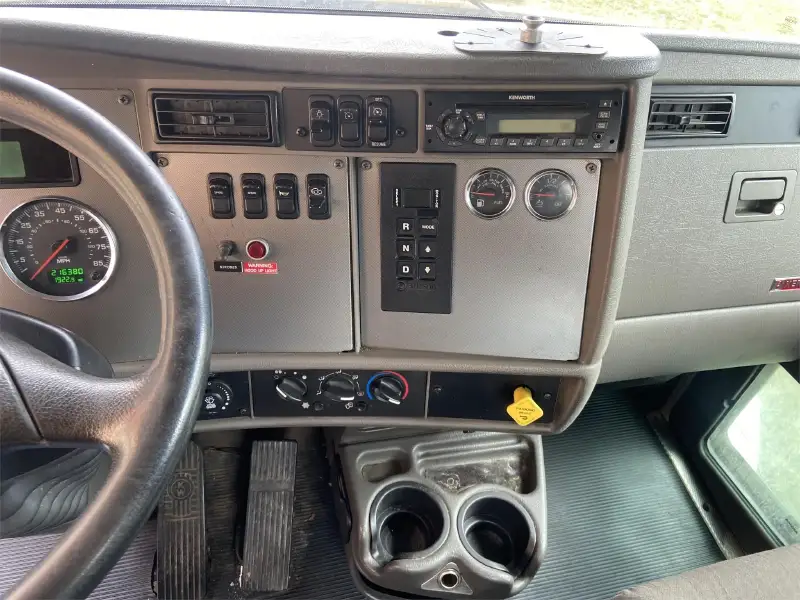 2011 KENWORTH T370
