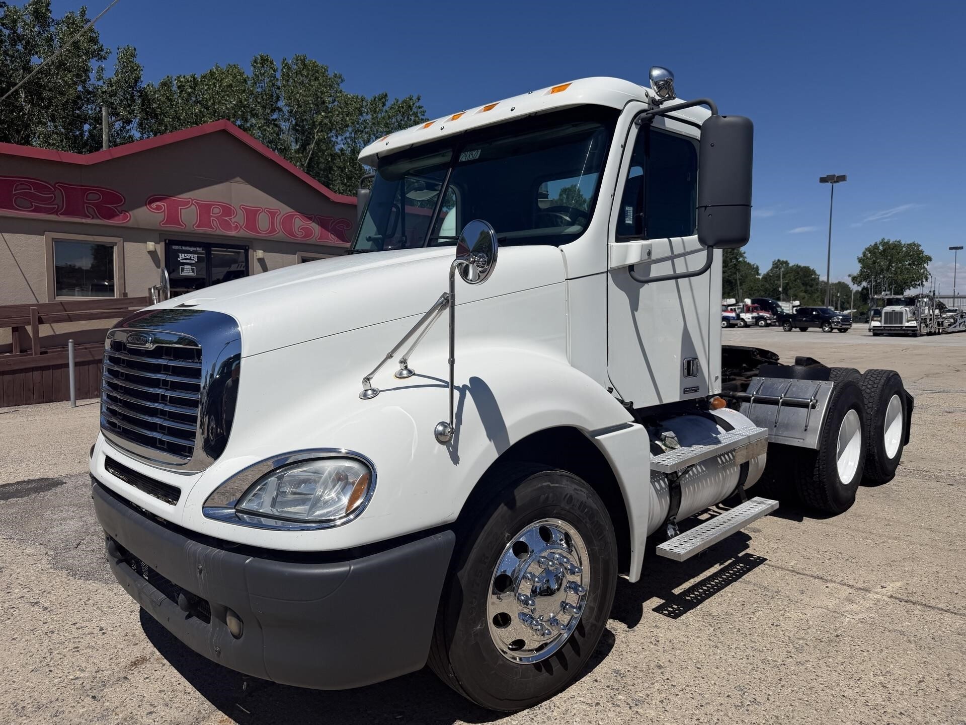 2007 FREIGHTLINER COLUMBIA in Fort Wayne, IN