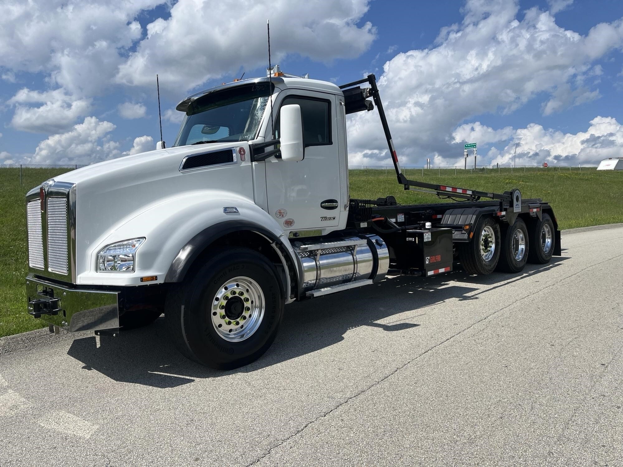 2025 KENWORTH T880 in Smithfield, PA