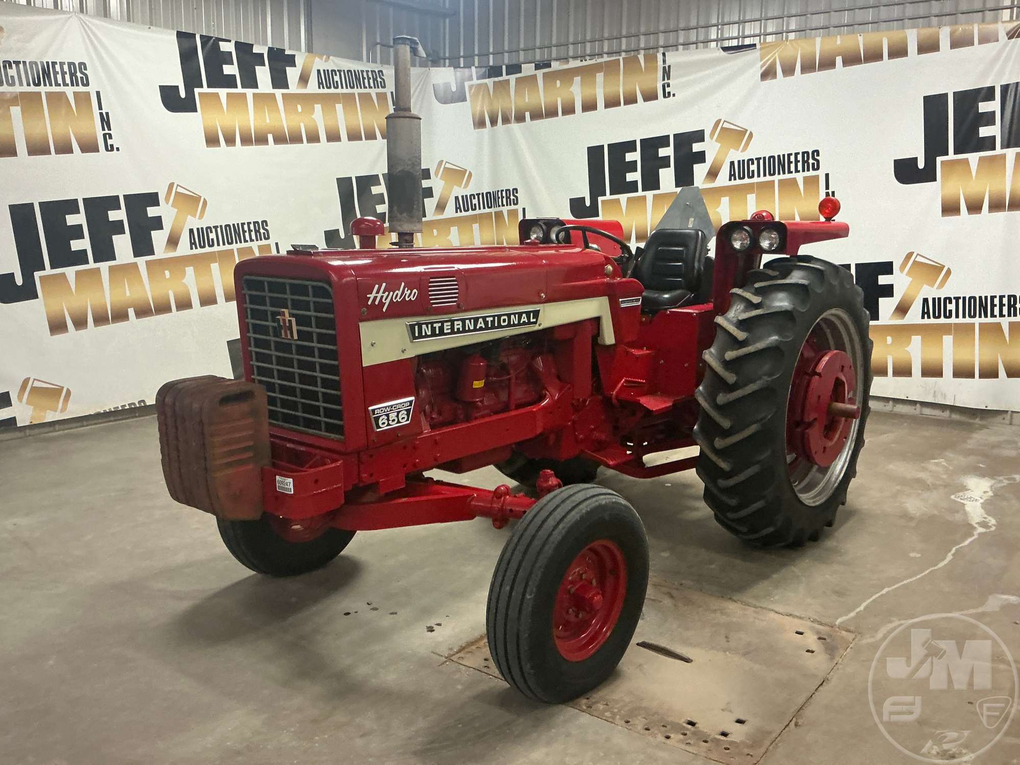1969 INTERNATIONAL 656 ROW-CROP HYDROSTATIC in Glencoe, MN