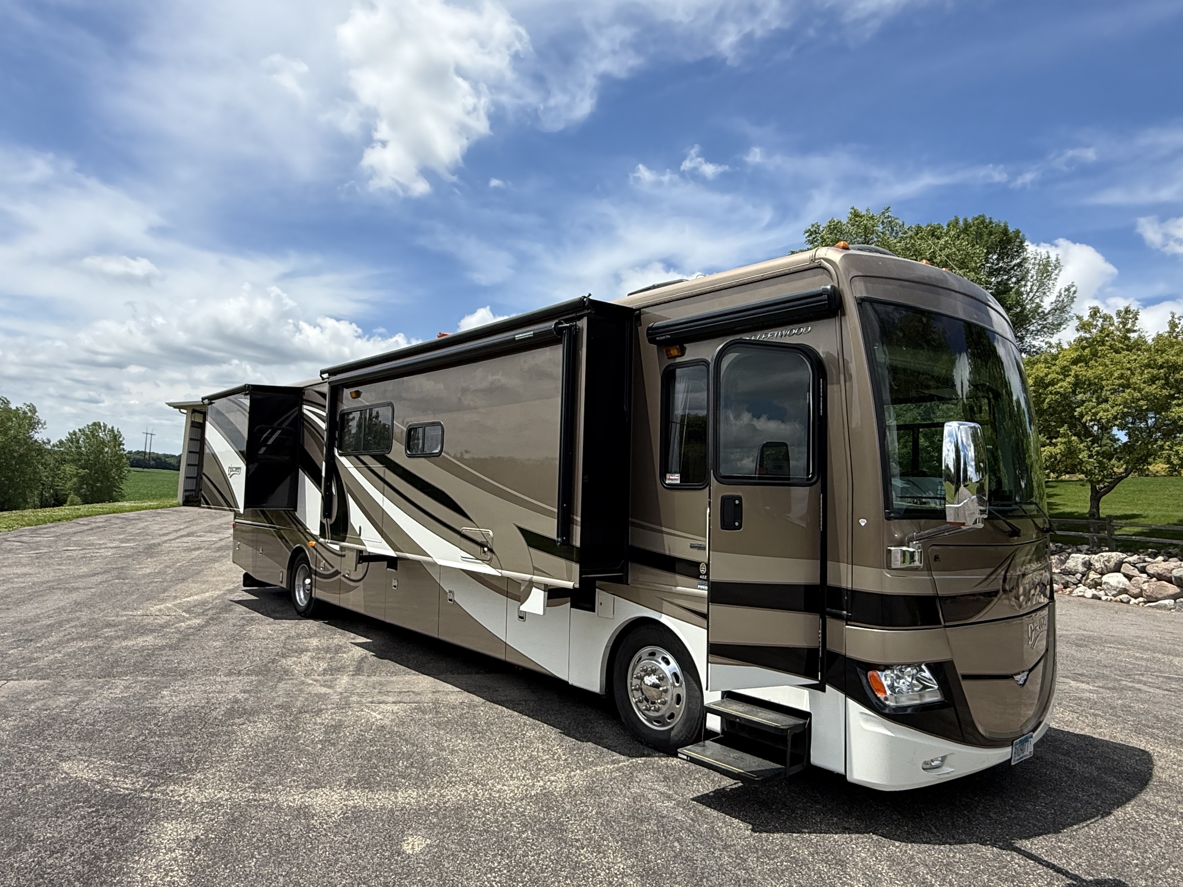 2012 Fleetwood DISCOVERY 40X in jordan MN