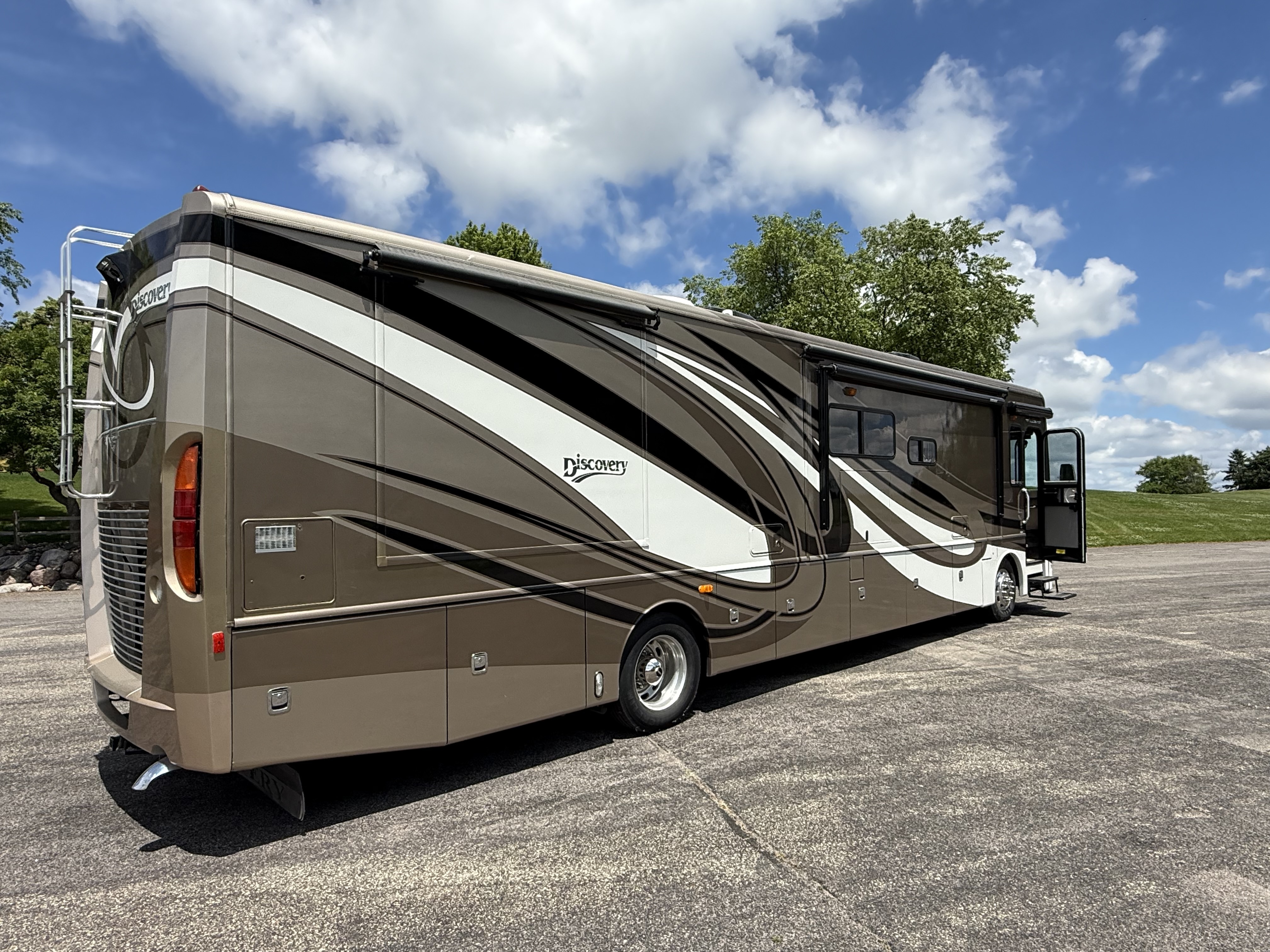 2012 Fleetwood DISCOVERY 40X in jordan MN