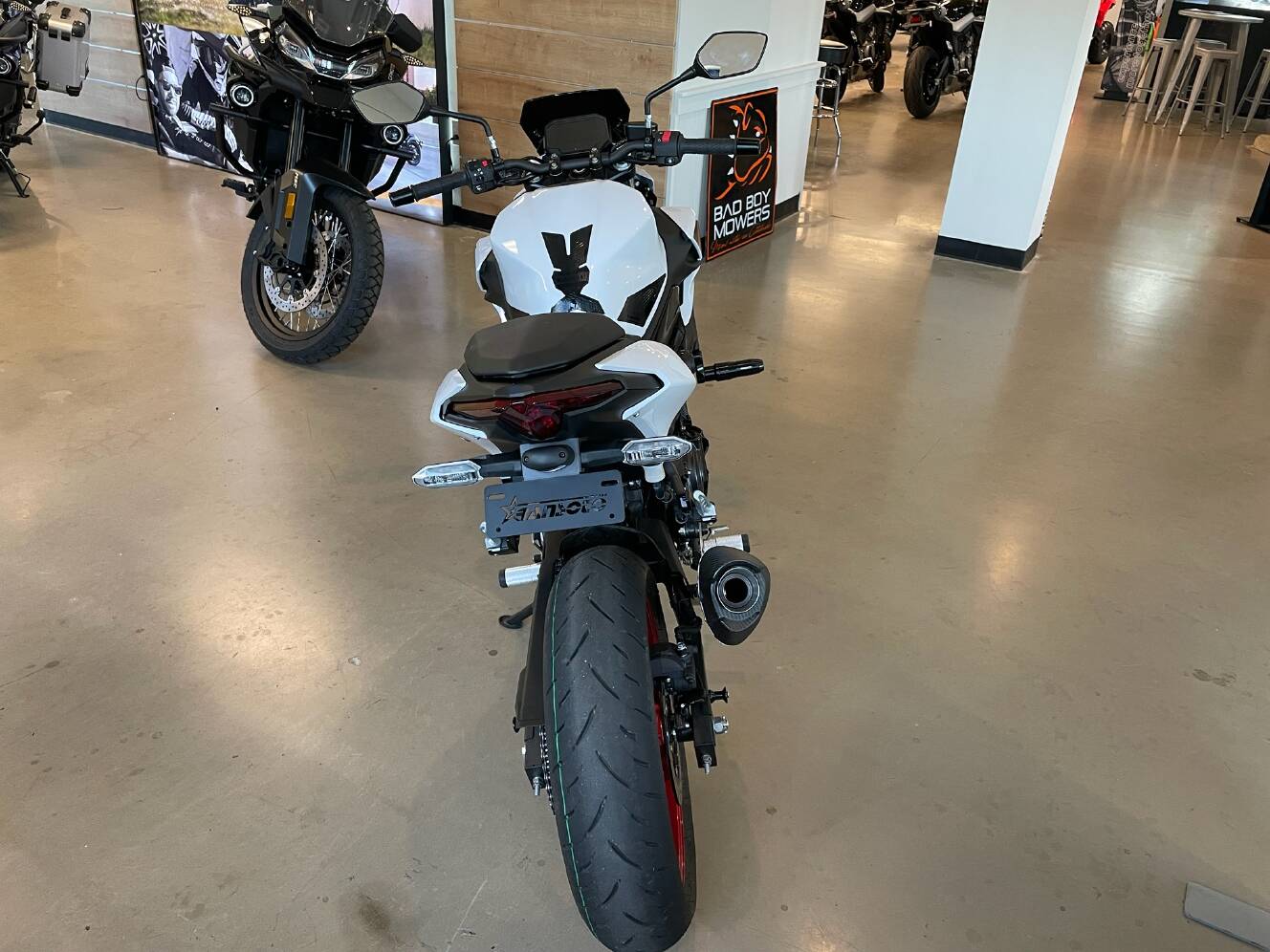 A photo of this 2026 Kawasaki Z500 SE ABS