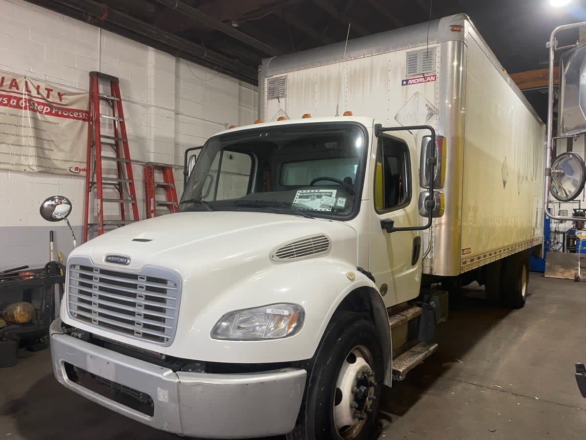 2019 FREIGHTLINER BUSINESS CLASS M2 106 in Farmingdale, NY