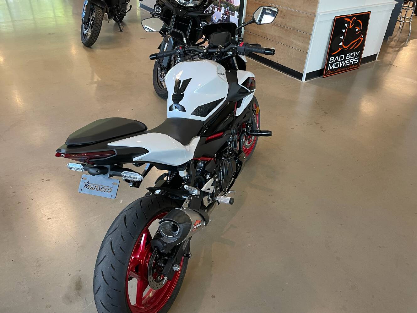 A photo of this 2026 Kawasaki Z500 SE ABS
