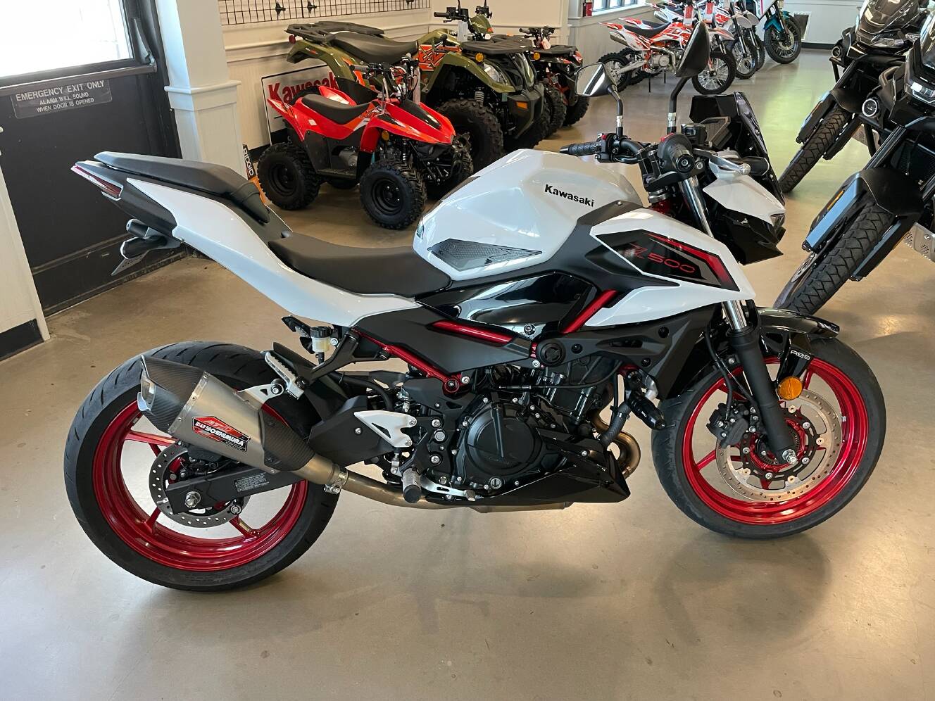 A photo of this 2026 Kawasaki Z500 SE ABS