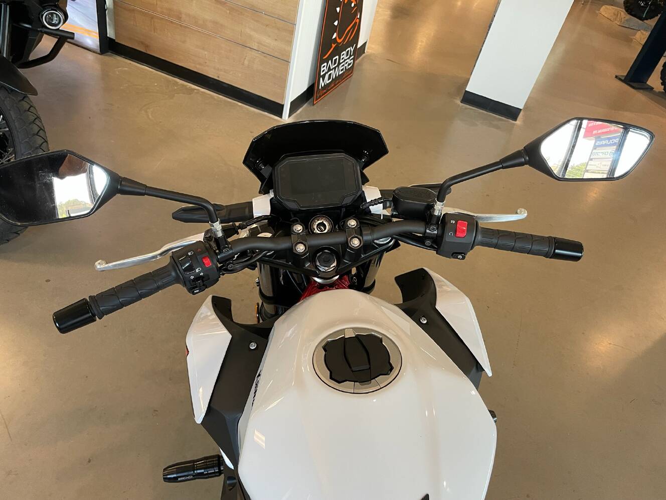 A photo of this 2026 Kawasaki Z500 SE ABS