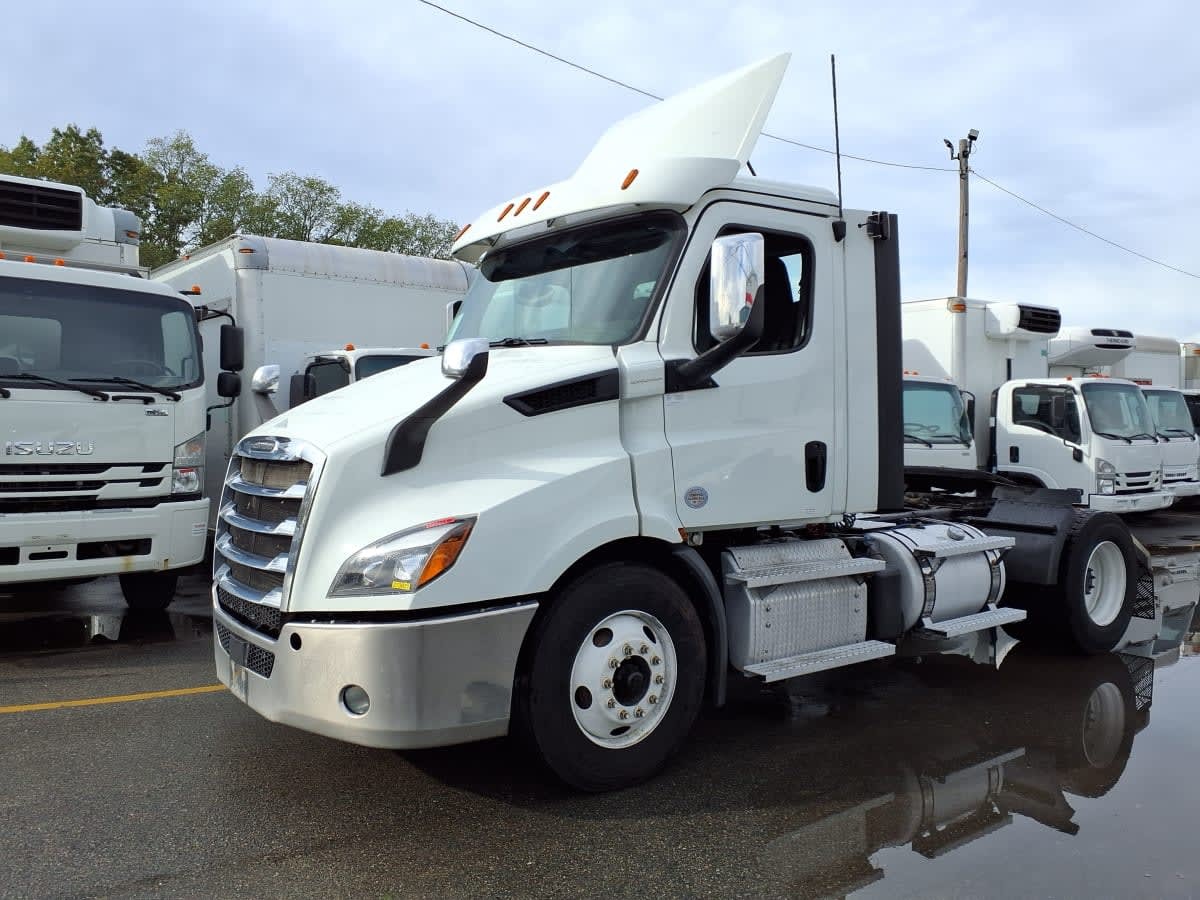 2020 FREIGHTLINER CASCADIA 116 in Salisbury, MA
