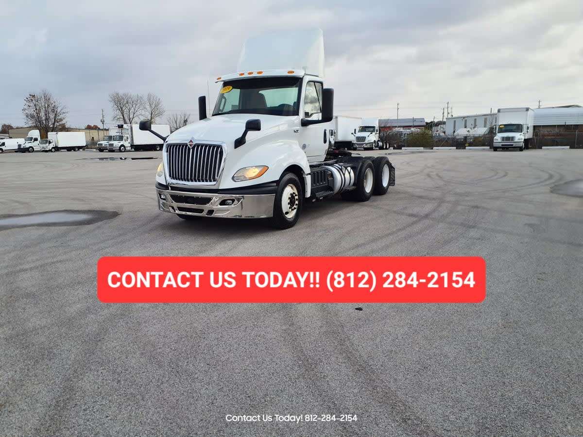 2019 INTERNATIONAL LT625 DAYCAB T/A in Clarksville, IN