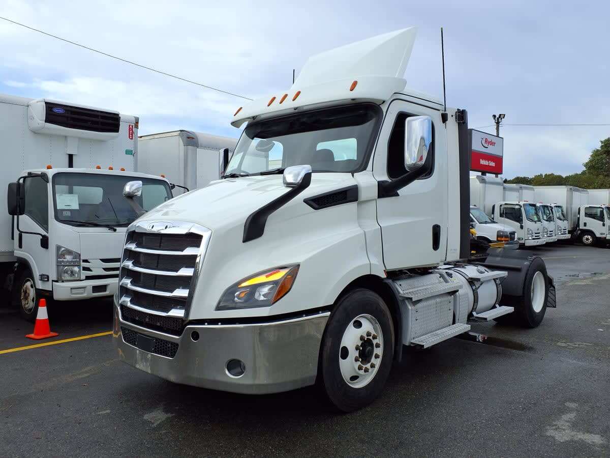 2020 FREIGHTLINER CASCADIA 116 in Salisbury, MA