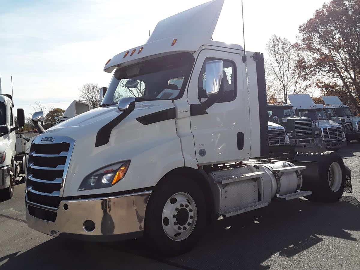 2020 FREIGHTLINER CASCADIA 116 in Salisbury, MA