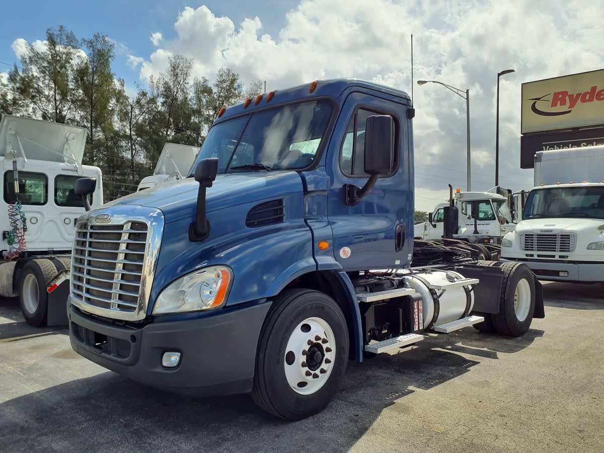 2018 FREIGHTLINER CASCADIA 113 in Miami, FL