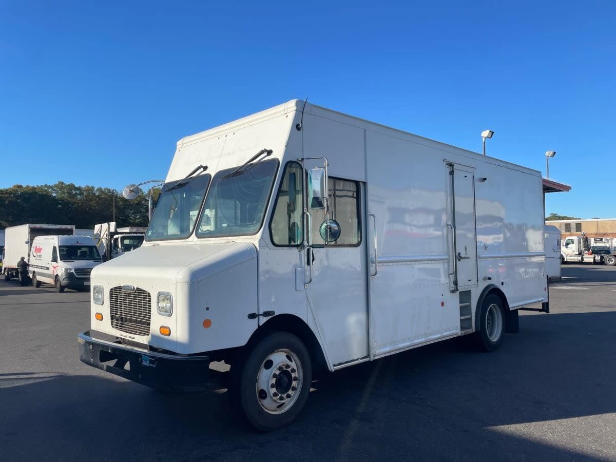 2017 FRTLR CUSTOM CHASSIS CORP MT55 in Farmingdale, NY