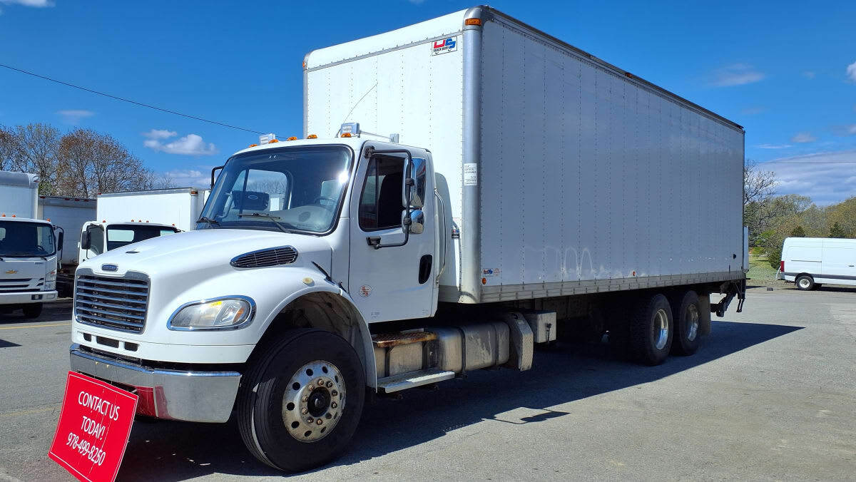 2018 FREIGHTLINER BUSINESS CLASS M2 106 in Salisbury, MA
