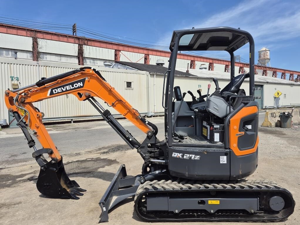 DEVELON DX27Z-7 in Essington, PA