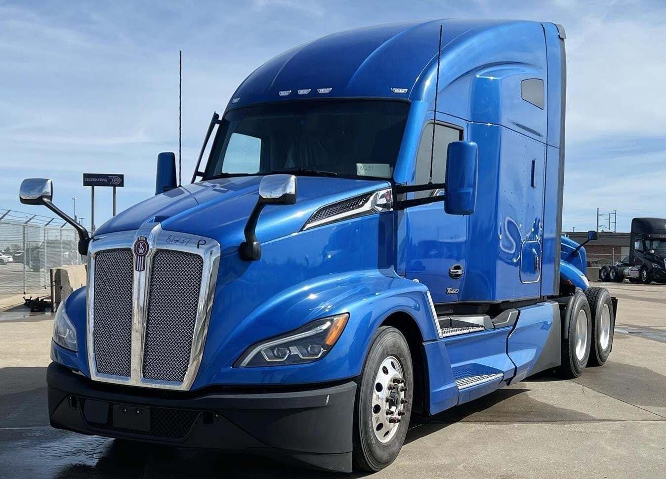 2023 KENWORTH T680 in Easton, PA