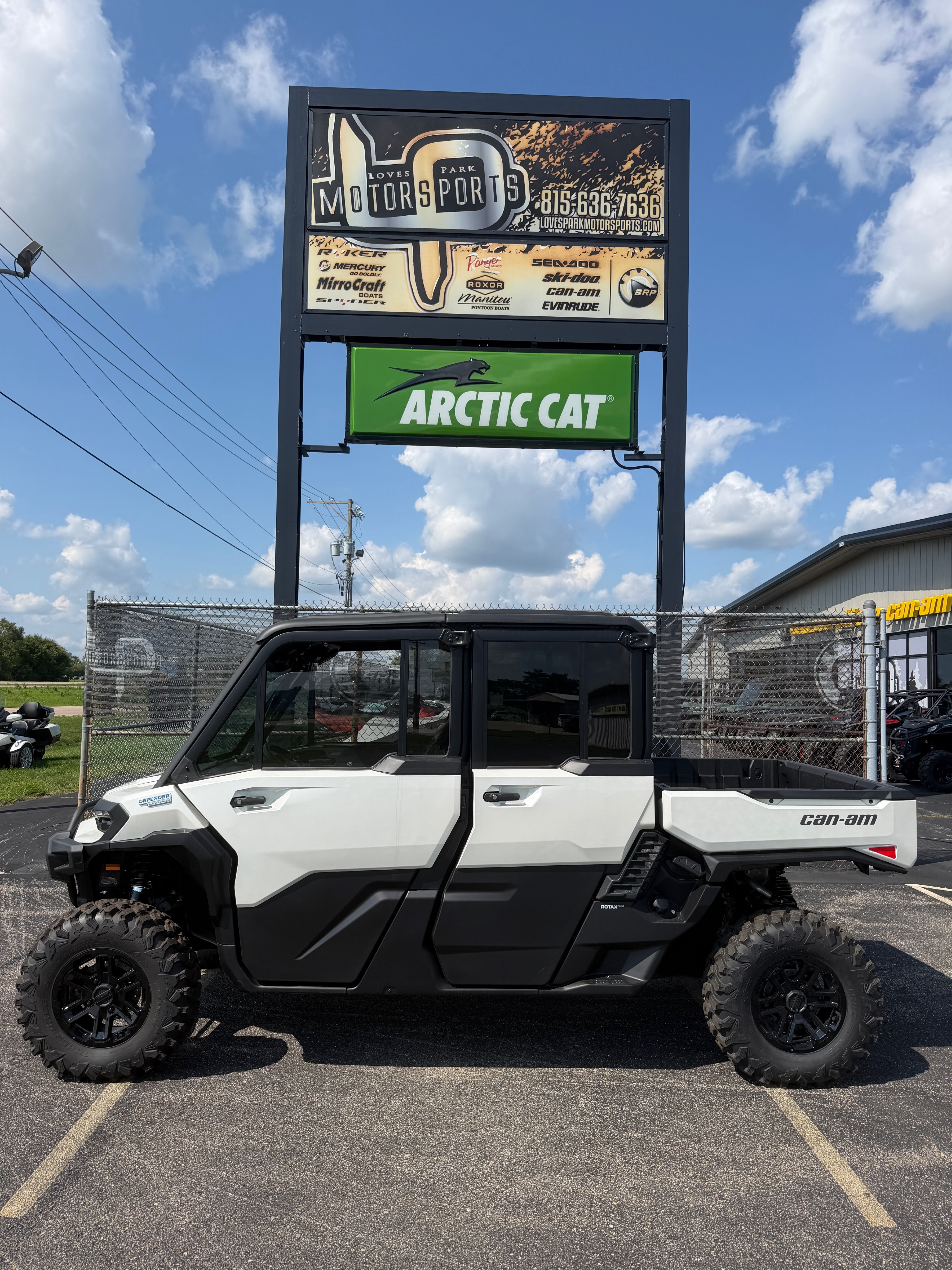2026 Can-Am Defender MAX Limited HD11 in roscoe IL