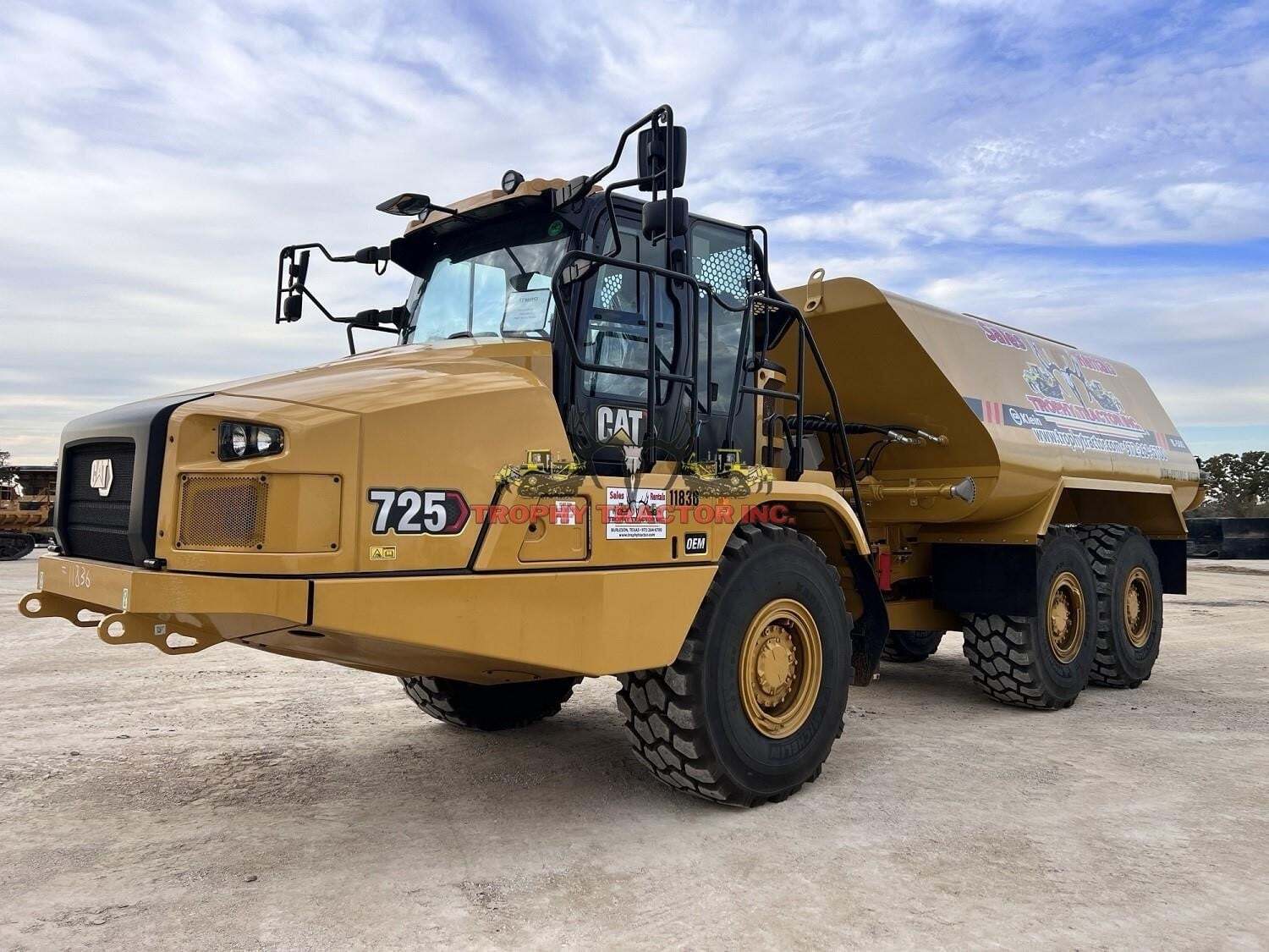 2023 CATERPILLAR 725 in Burleson, TX