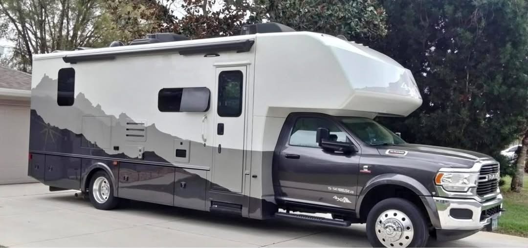 2021 Dynamax Corp ISATA 5 SERIES 30 FWD RV