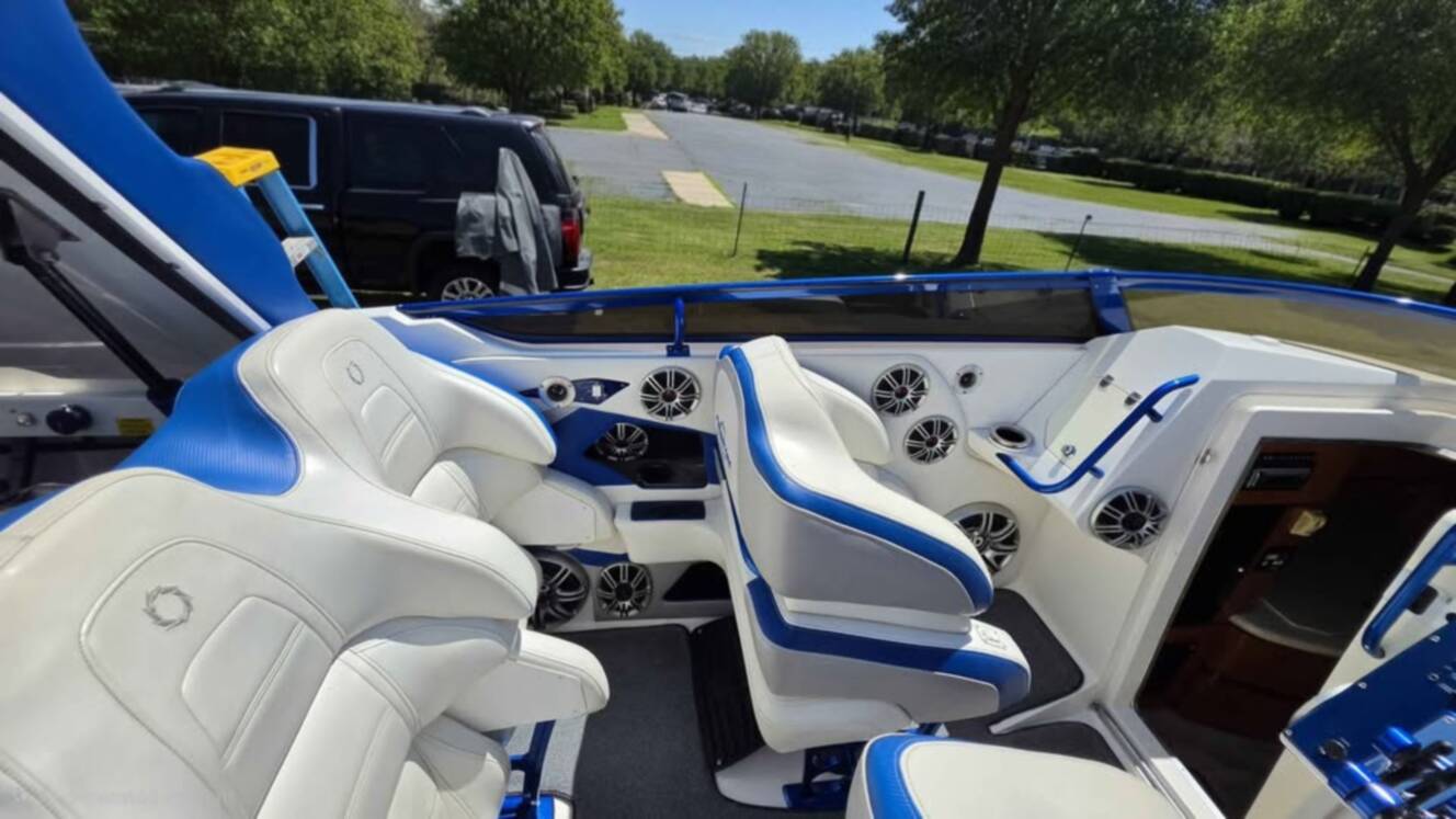 A photo of this 2008 Fountain 38 LIGHTNING